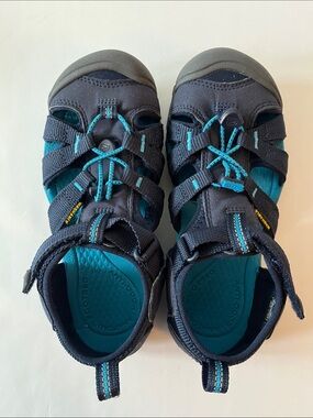 Boys’ Keen Kids Seacamp II CNX Closed Toe Sandals in Navy and Teal Size 3